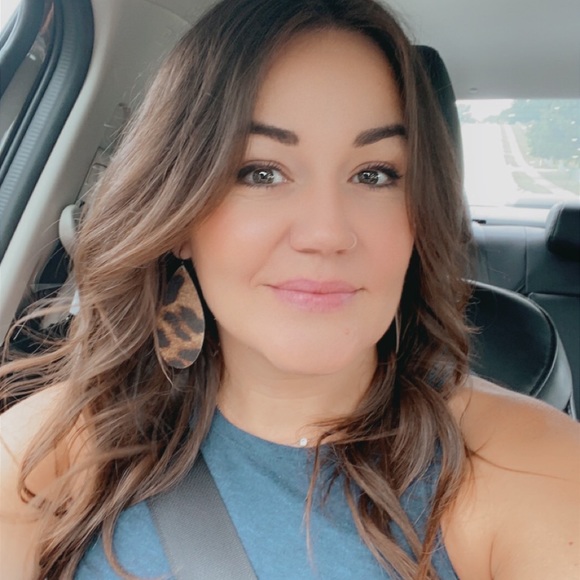 It’s me!! I’m your POSHER, J • A • M • I • E ! - Picture 3 of 6